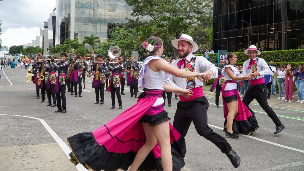 Presentación de baile y música en AFZ